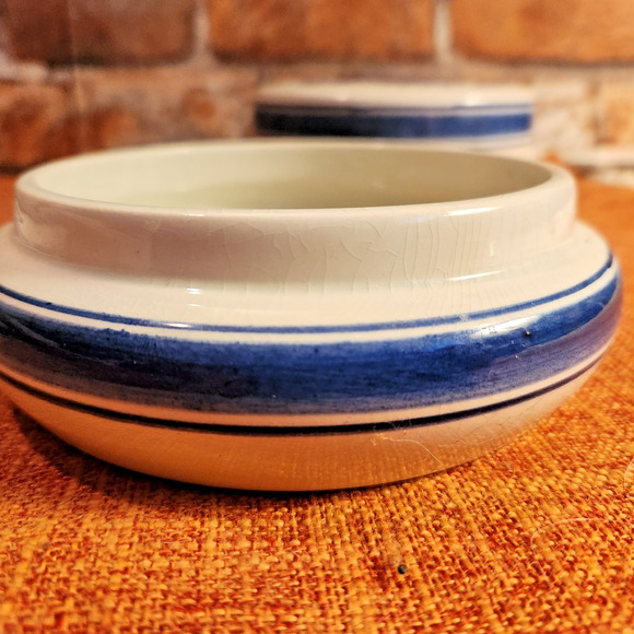 Two Gist-Brocades Delft Blue LIdded Trinket Bowls Hand-Painted 5.5" Floral Bird - Picture 3 of 12